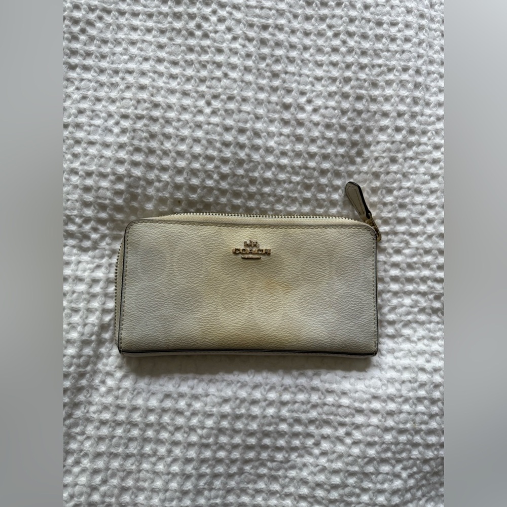 Coach Off-White Leather Zip Wallet – USED + Flawed (Read Description)
